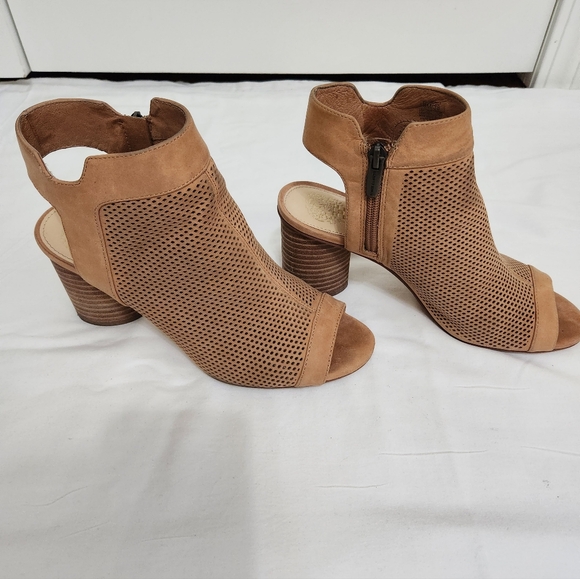 Vince Camuto Women's Brown Suede Jakayla Peep Toe Suede Bootie Sandal Si… - Picture 5 of 5